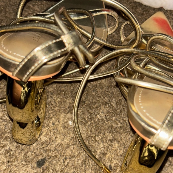 Heels - Picture 3 of 3